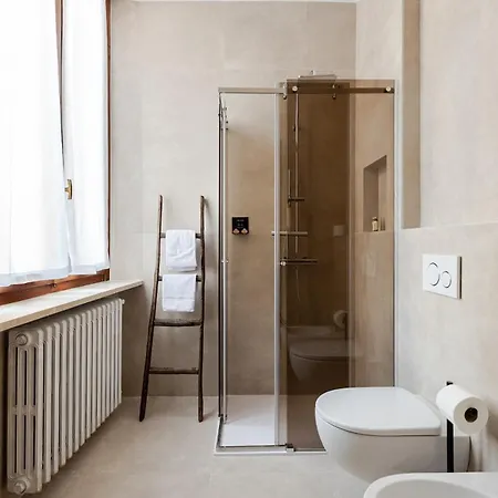 公寓 Domus 2 Mori- 120 M2 Con Affreschi - Centro Storico - Due Bagni 维罗纳