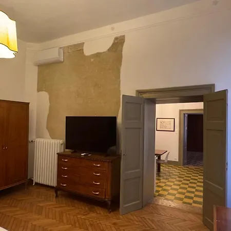 Domus 2 Mori- 120 M2 Con Affreschi - Centro Storico - Due Bagni * Verona