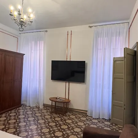 Domus 2 Mori- 120 M2 Con Affreschi - Centro Storico - Due Bagni * Verona