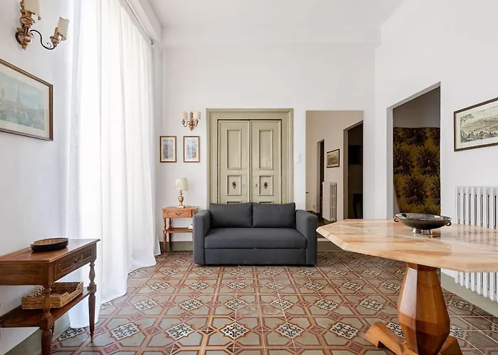 Domus 2 Mori- 120 M2 Con Affreschi - Centro Storico - Due Bagni * Werona