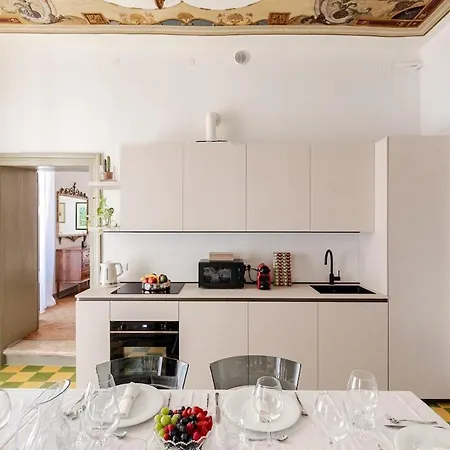 Domus 2 Mori- 120 M2 Con Affreschi - Centro Storico - Due Bagni * Verona