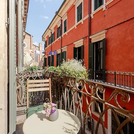Domus 2 Mori- 120 M2 Con Affreschi - Centro Storico - Due Bagni *